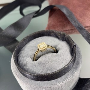 Elizabeth ring i 14 kt guld m. brillant 0,18ct fra Mads Z